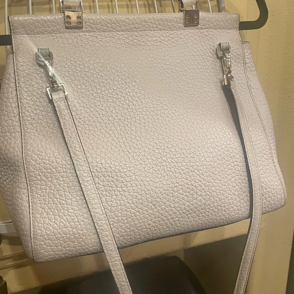 Kate spade Elegant off White Leather Handbag with cream color signature lining. - Picture 3 of 9